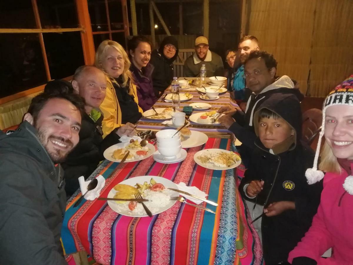 Urosfood & Titiqaqa Lodge Eksteriør billede